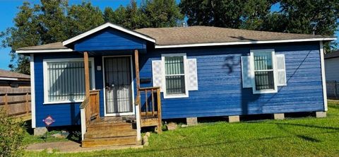 Photo of 9413 Merle Street, Houston, TX 77033 (MLS # 92327680) Photo of 9413 Merle Street, Houston, TX 77033 (MLS # 92327680)