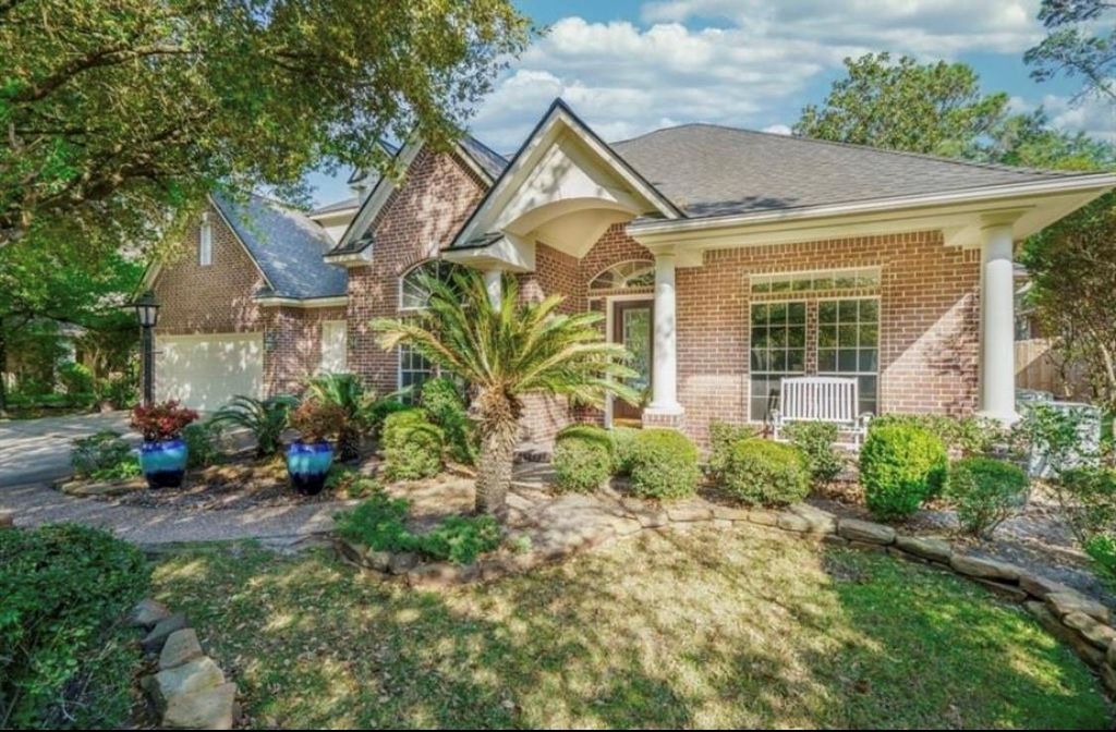 Photo of 94 E Fairbranch Circle, The Woodlands, TX 77382 (MLS # 38602752)