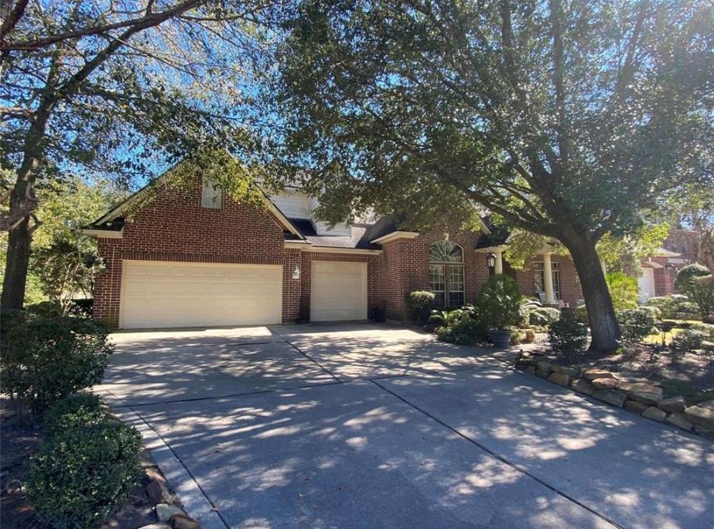 Photo of 94 E Fairbranch Circle, The Woodlands, TX 77382 (MLS # 38602752)