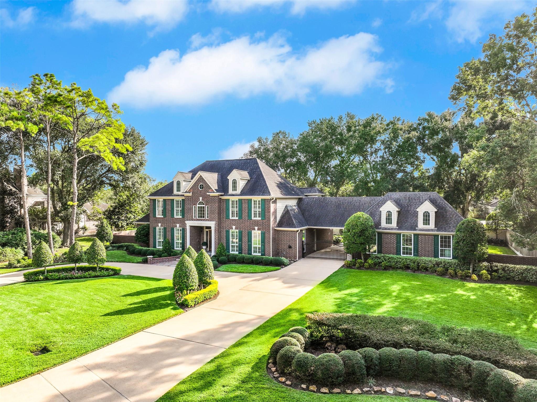 1904 Candlelight Court