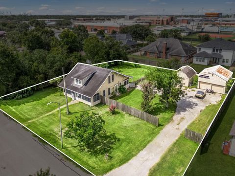 Photo of 812 S Virginia Street, La Porte, TX 77571 (MLS # 9892961) Photo of 812 S Virginia Street, La Porte, TX 77571 (MLS # 9892961)