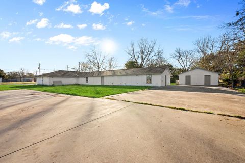 Multifamily For Sale - 114 Main Street St<br/> Hull, TX 77564