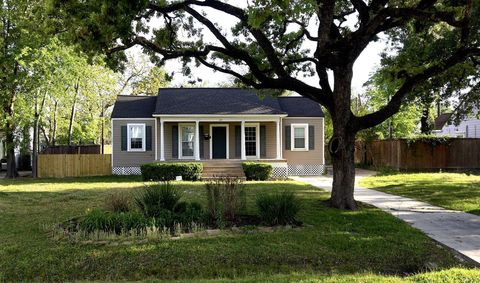 717 Sue Barnett Drive Houston TX 77018