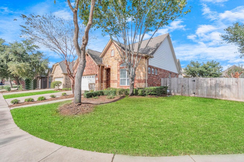 Photo of 6630 Larocke Trail, Sugar Land, TX 77479 (MLS # 12449431)
