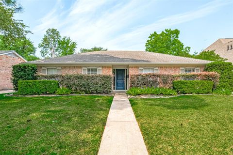 Photo of 927 Carlingford Lane, Houston, TX 77079 (MLS # 75347205)