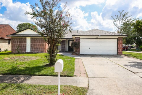 Photo of 11302 Paramount Lane, Houston, TX 77067 (MLS # 81046615)