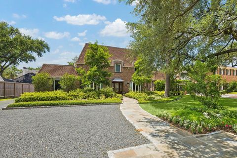 Photo of 922 Old Lake Road, Houston, TX 77057 (MLS # 22119778)