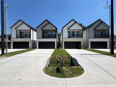 Photo of 8010 Cora Street, Houston, TX 77088 (MLS # 46892545)
