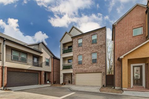 Photo of 11005 Upland Forest Drive, Houston, TX 77043 (MLS # 75322260)