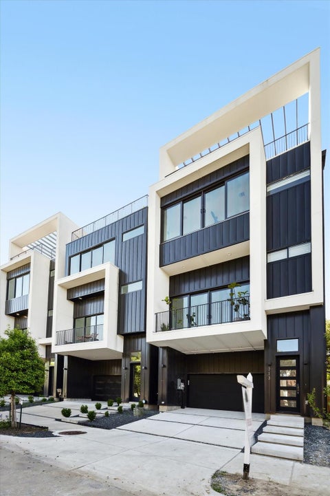 Photo of 713 Memorial Heights Drive, Houston, TX 77007 (MLS # 22046145)