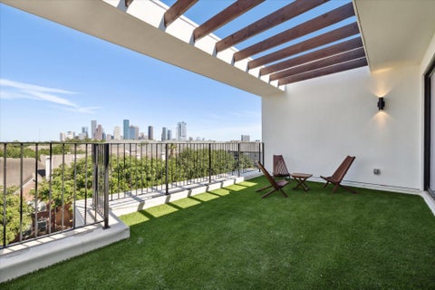 Photo of 713 Memorial Heights Drive, Houston, TX 77007 (MLS # 22046145)