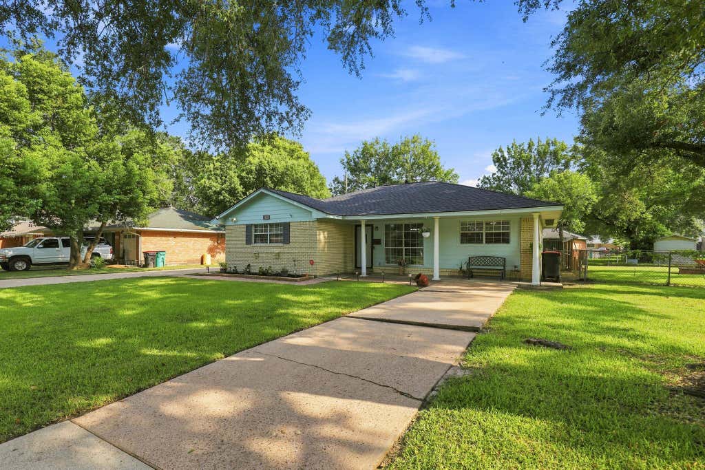 Photo of 1705 Chilton Drive, Baytown, TX 77520 (MLS # 78654418)