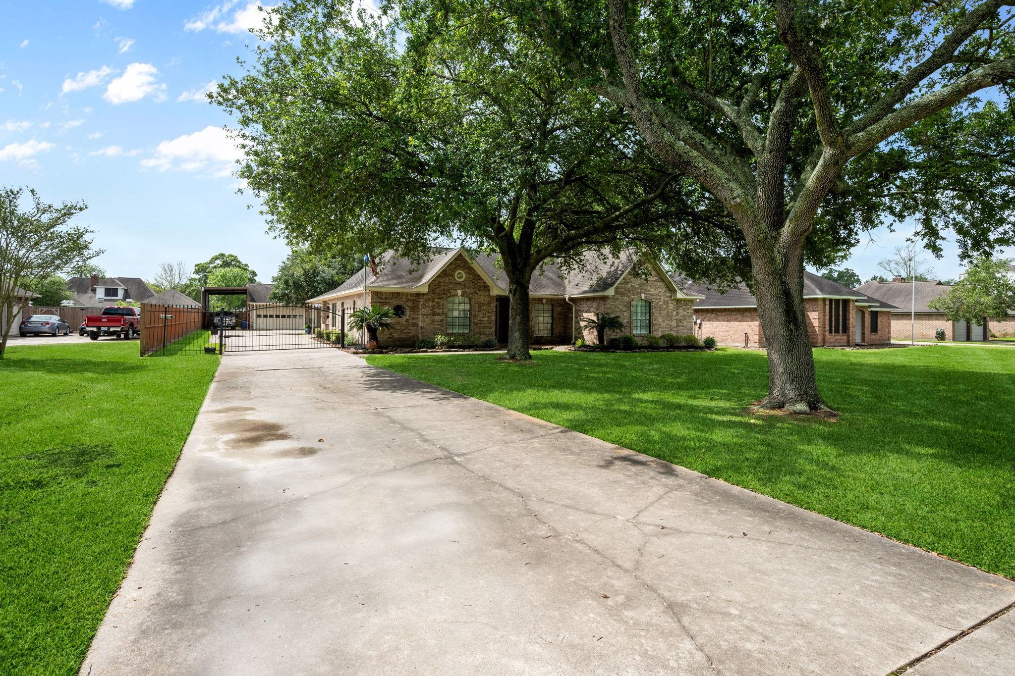 302 River Oaks Drive