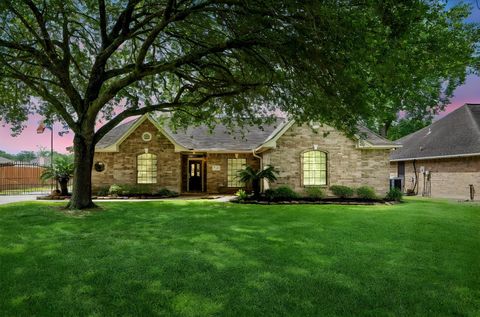 Photo of 302 River Oaks Drive, Baytown, TX 77523 (MLS # 27673254)