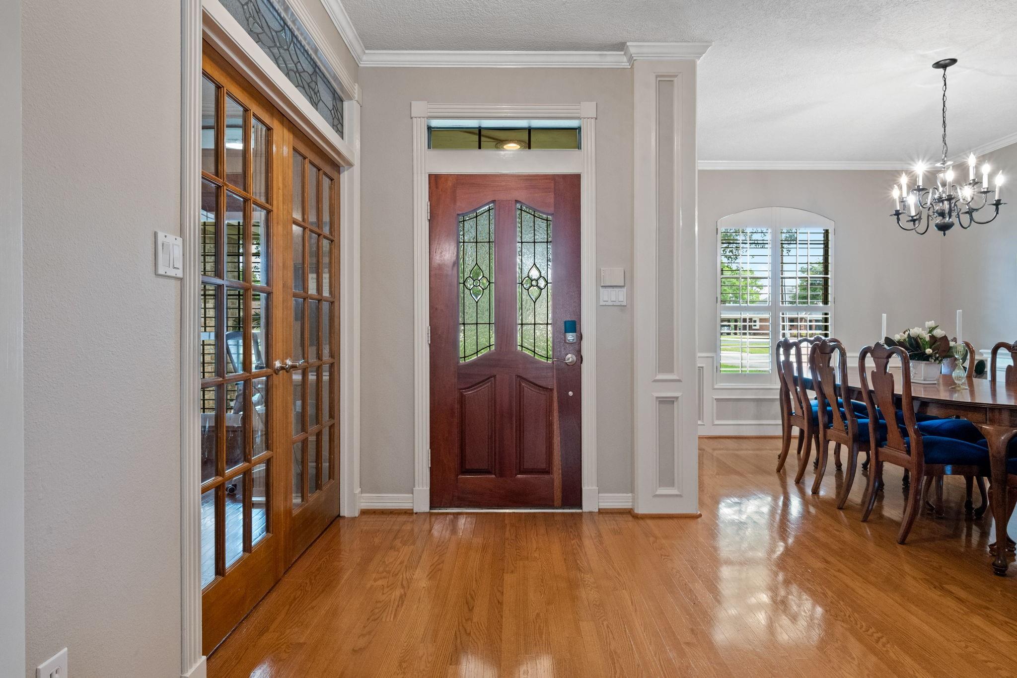 302 River Oaks Drive