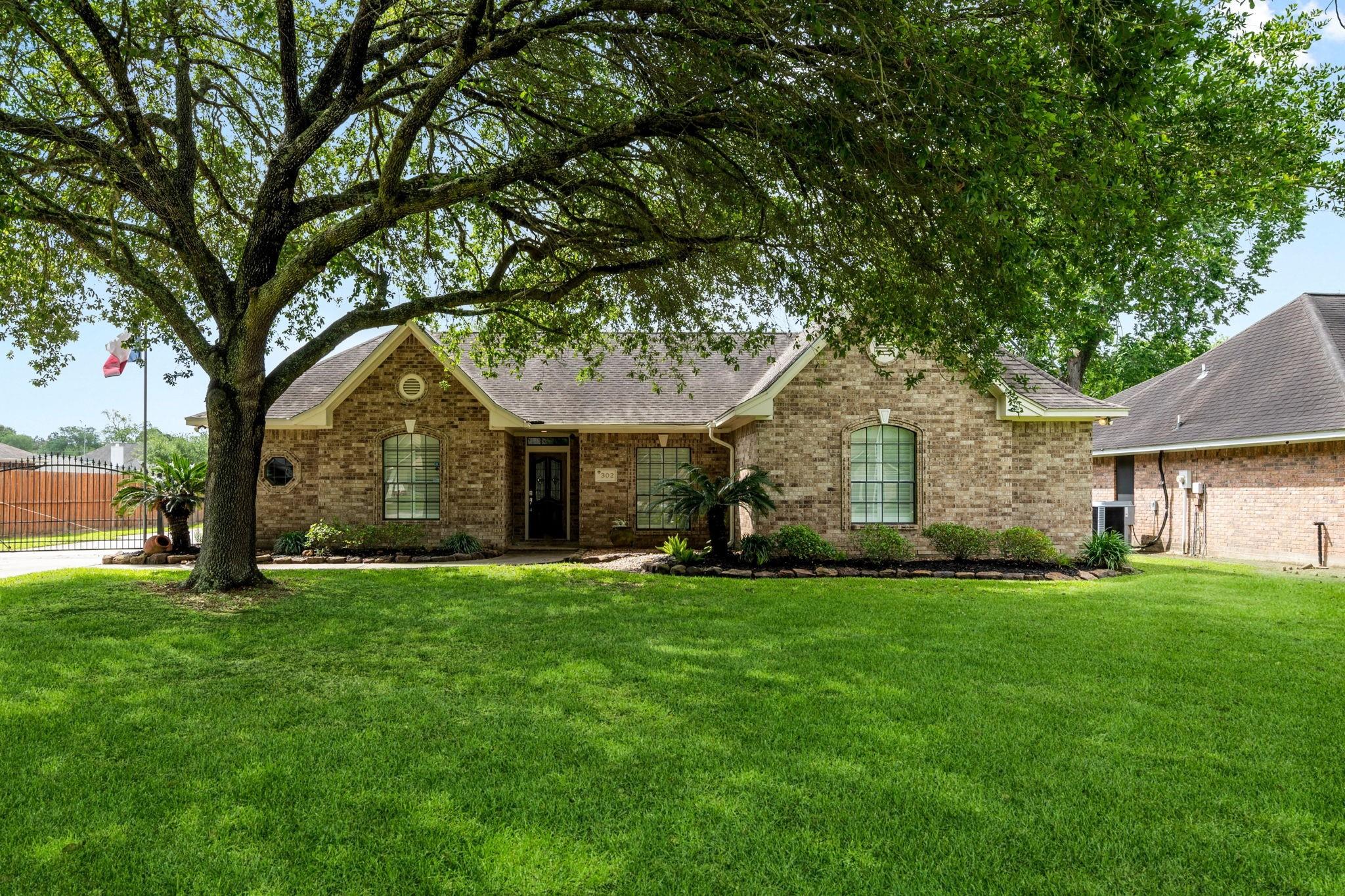 302 River Oaks Drive