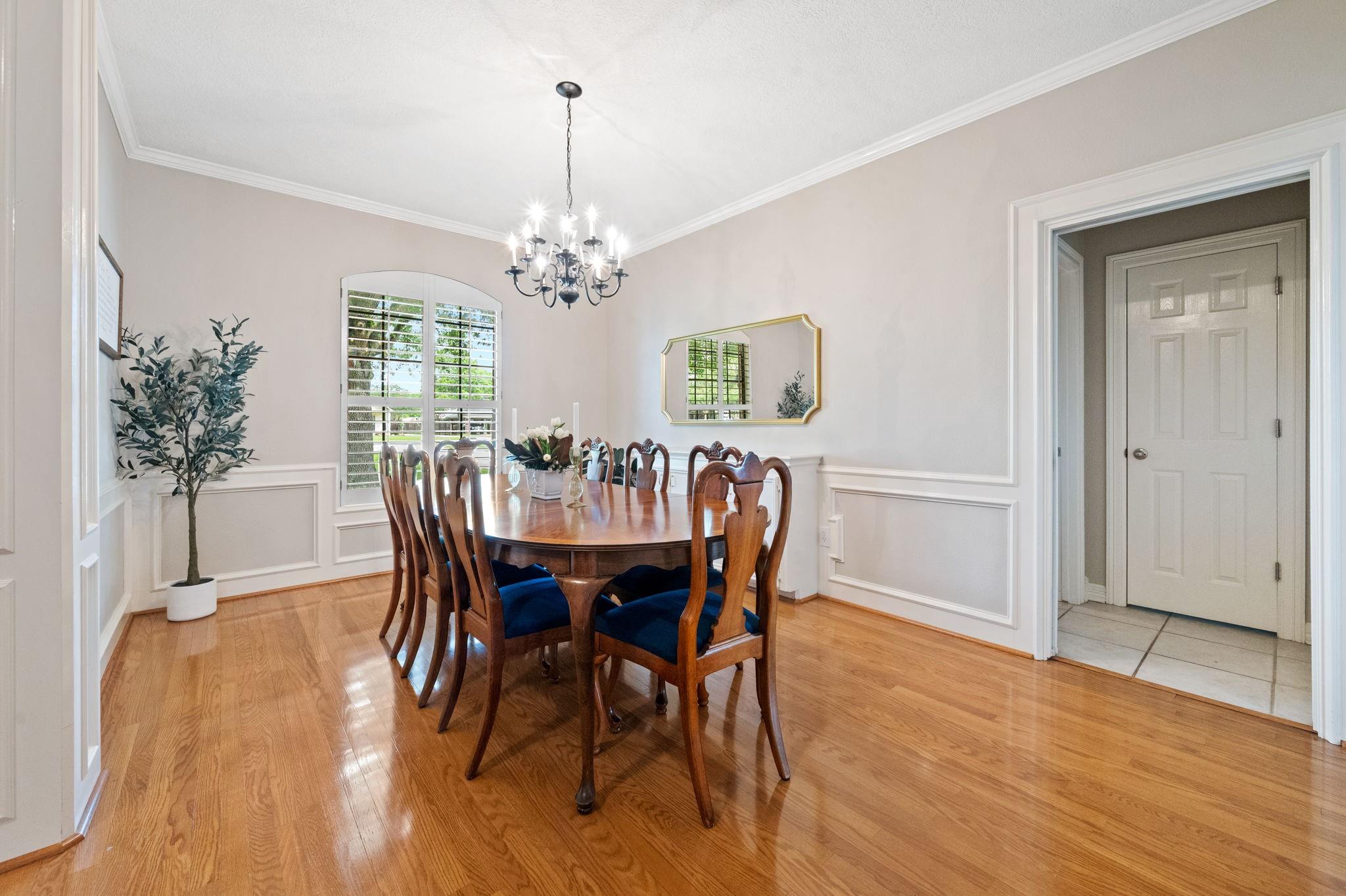 302 River Oaks Drive