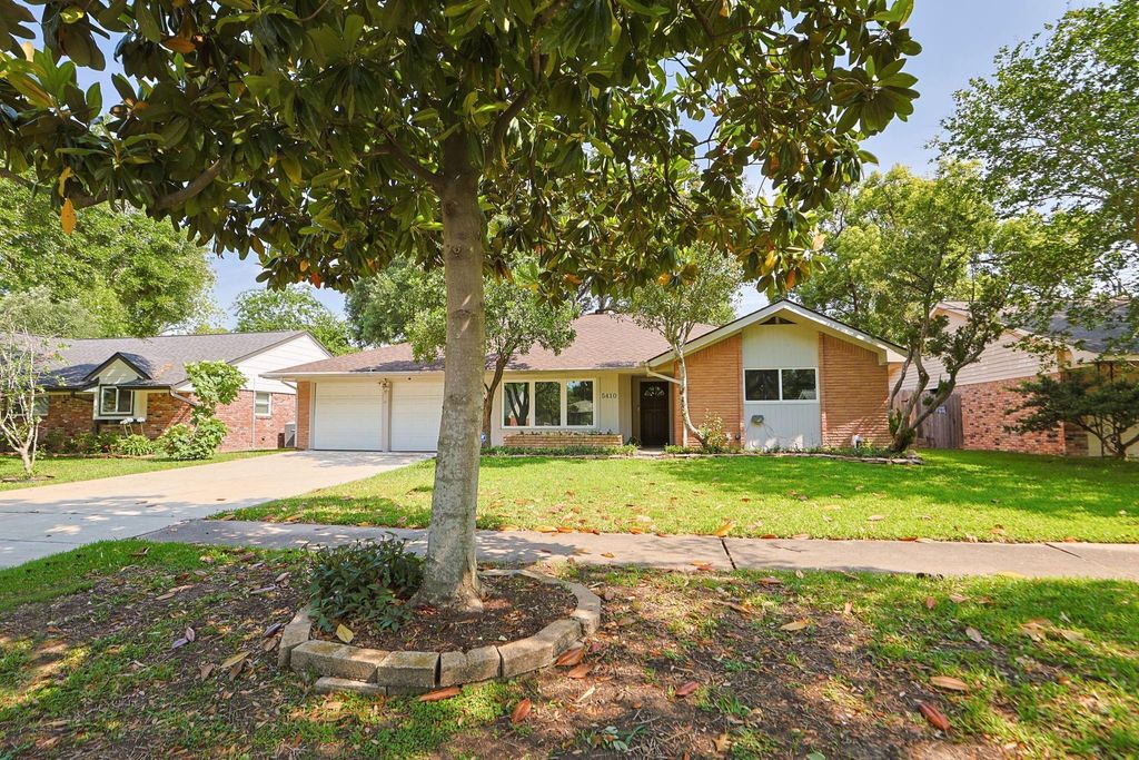 Photo of 5410 Indigo Street, Houston, TX 77096 (MLS # 67904525)