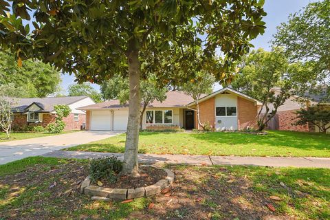 Photo of 5410 Indigo Street, Houston, TX 77096 (MLS # 67904525)