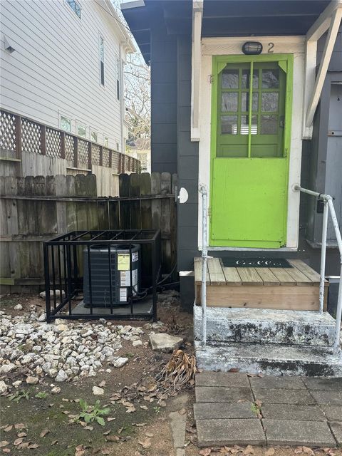 Photo of 1038 Ashland Street #2, Houston, TX 77008 (MLS # 55842622)