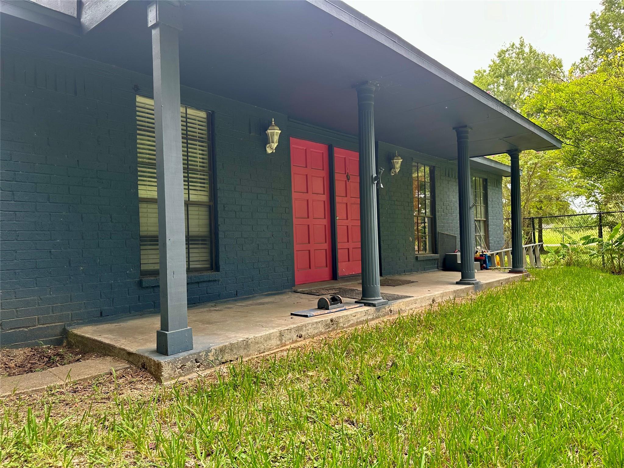 619 Lakeville Drive