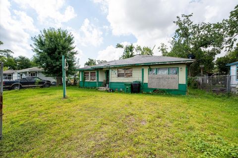 Photo of 7926 Linda Vista Road, Houston, TX 77028 (MLS # 69860459) Photo of 7926 Linda Vista Road, Houston, TX 77028 (MLS # 69860459)