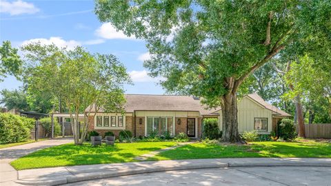 Photo of 7815 Fairdale Lane, Houston, TX 77063 (MLS # 40069836)