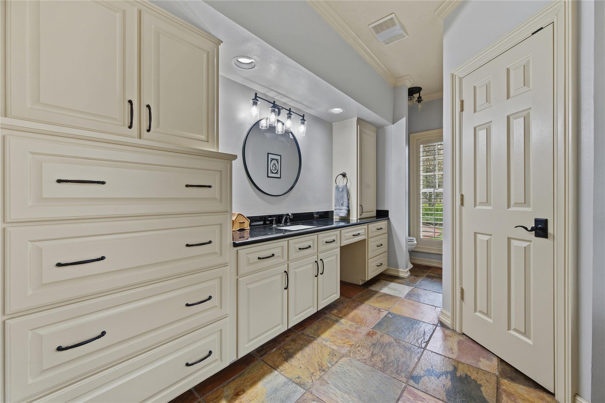 Dayton, Texas, 77535, United States, 6 Bedrooms Bedrooms, ,6 BathroomsBathrooms,Residential,Active,2031794