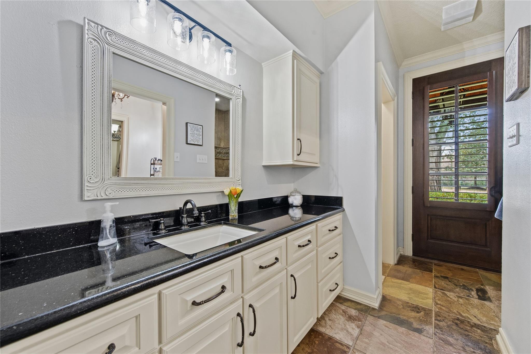 Dayton, Texas, 77535, United States, 6 Bedrooms Bedrooms, ,6 BathroomsBathrooms,Residential,Active,2031794