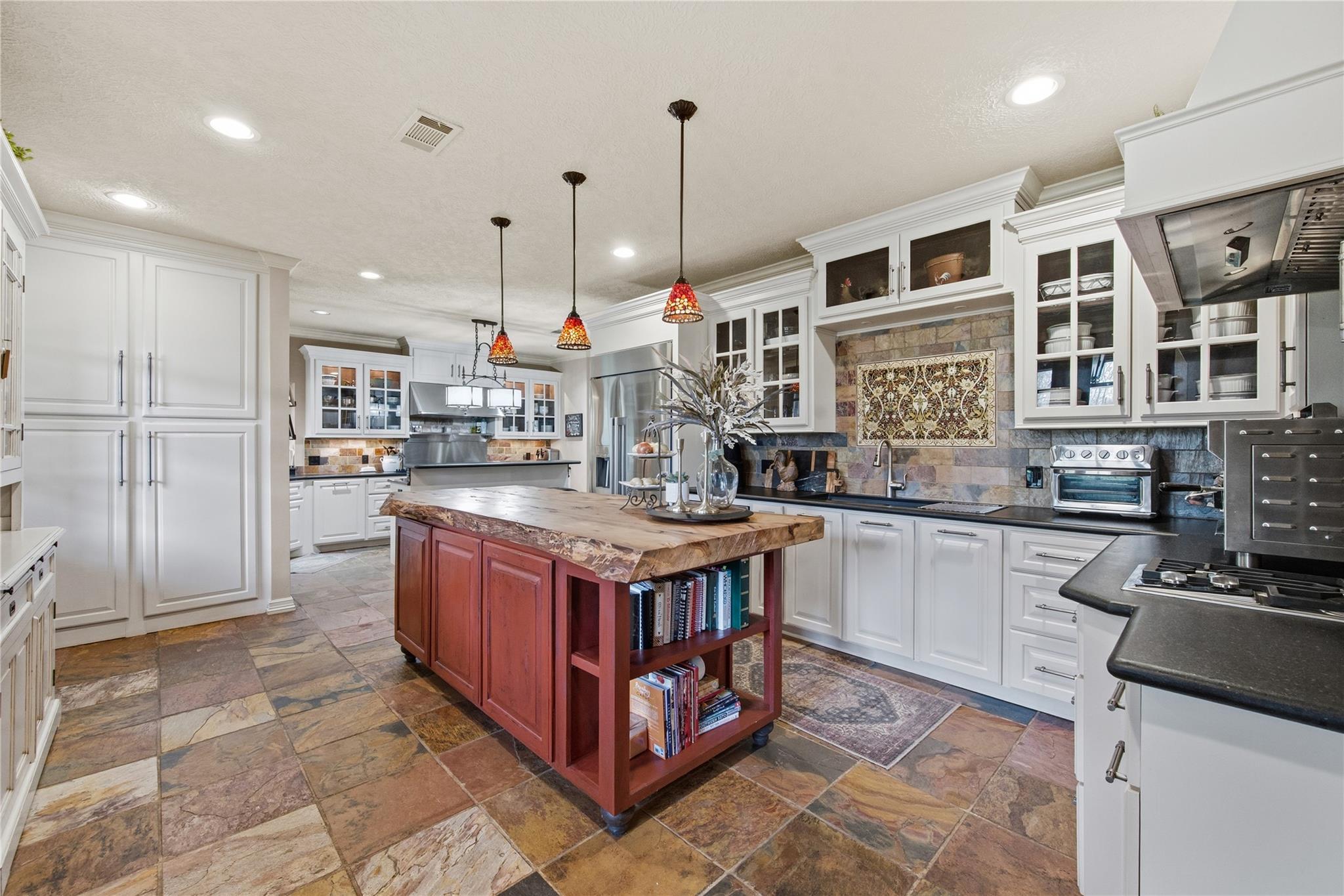 Dayton, Texas, 77535, United States, 6 Bedrooms Bedrooms, ,6 BathroomsBathrooms,Residential,Active,2031794