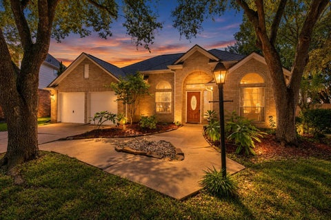 Homes For Sale - 313 Arbor Circle<br/> League City, TX 77573