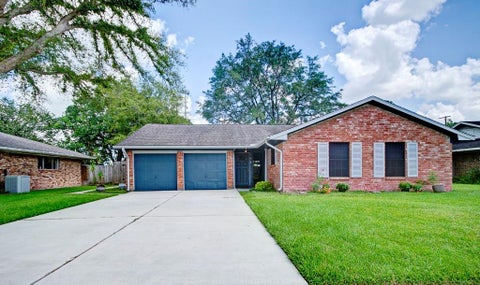 Photo of 609 Mary Ann Drive, Friendswood, TX 77546 (MLS # 57063411)