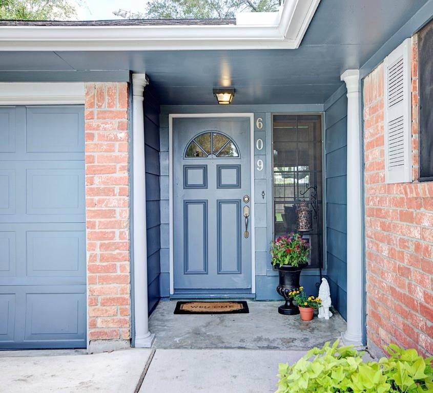 609 Mary Ann Drive