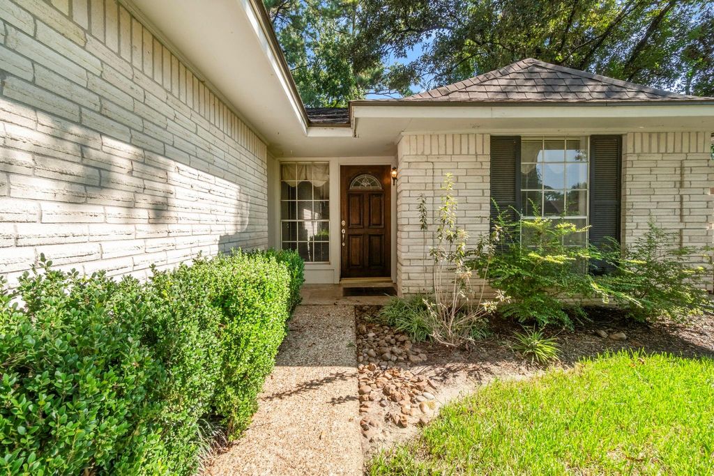 Photo of 2503 Meandering Trail, Houston, TX 77339 (MLS # 13102713)