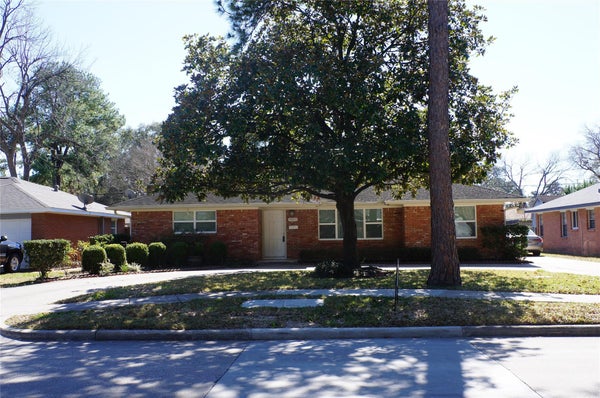9905 WESTVIEW DR, HOUSTON, TX 77055 - Image 1a21d7fc776ad9e20bc2f4e03582dd5f/3412842341