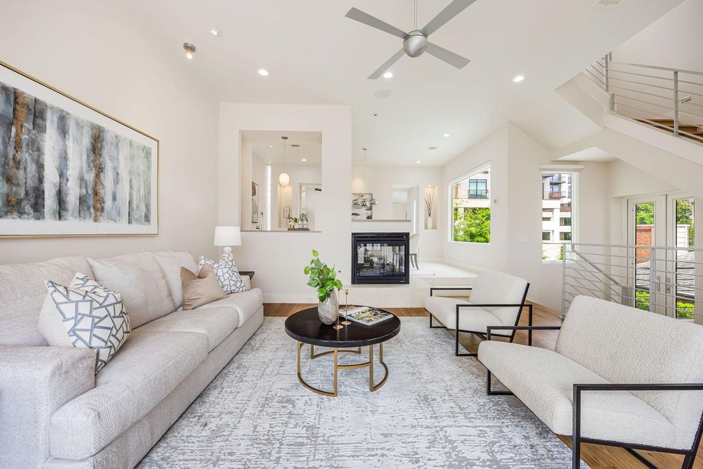 Photo of 1942 W Clay Street, Houston, TX 77019 (MLS # 67355610)