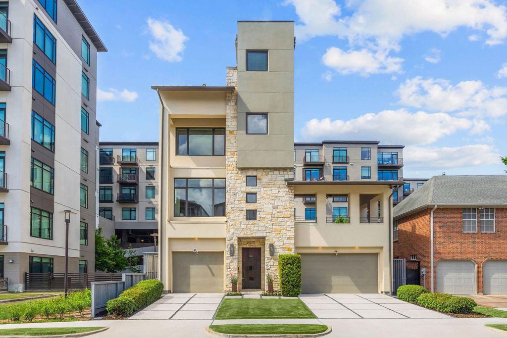 Photo of 1942 W Clay Street, Houston, TX 77019 (MLS # 67355610)