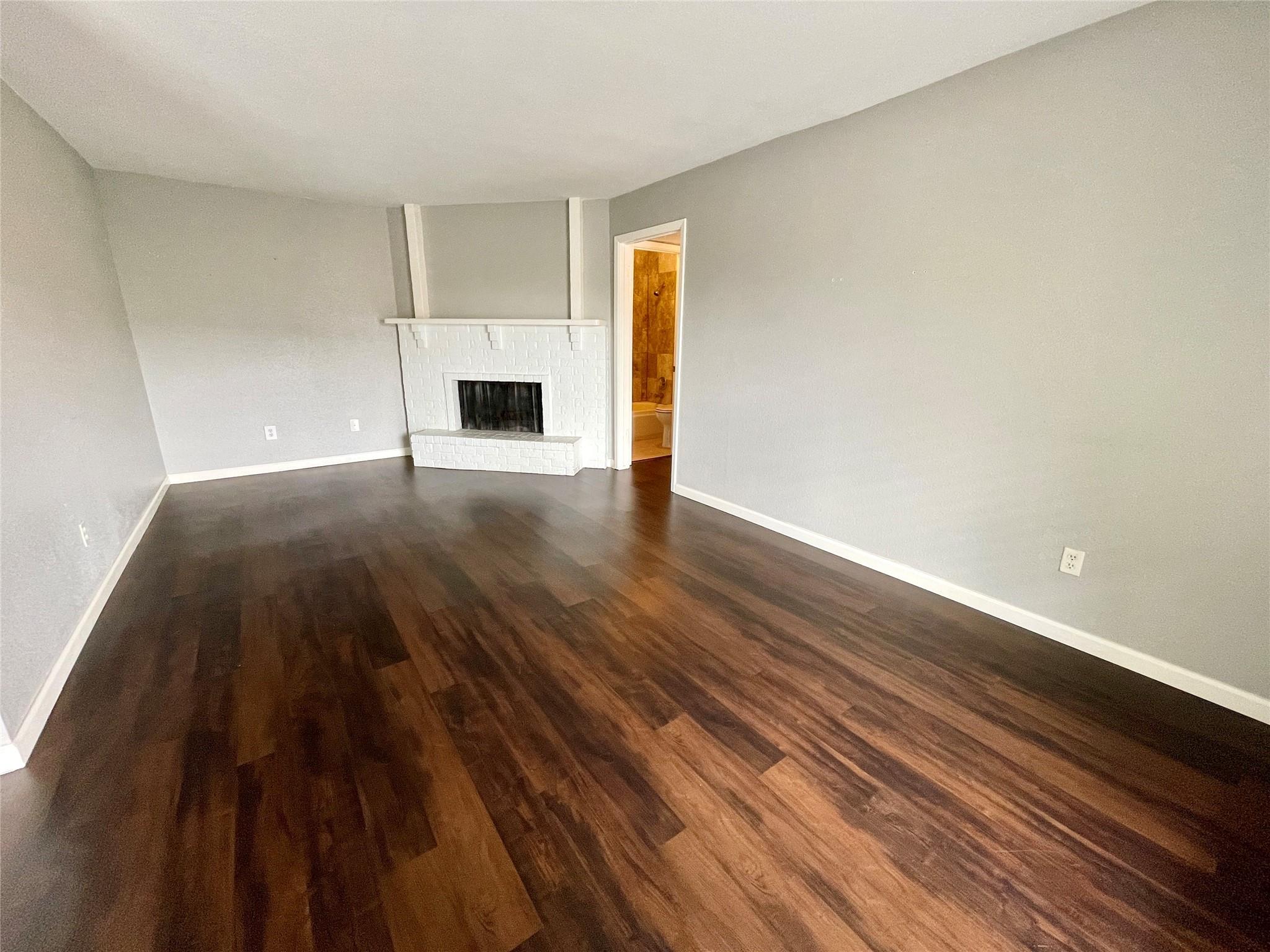 1516 Bay Area Boulevard E4