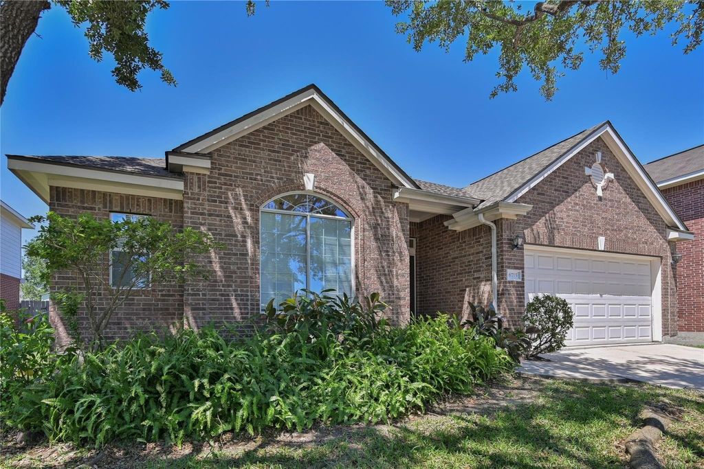 Photo of 6715 Village Bridge Drive, Humble, TX 77346 (MLS # 22267096)