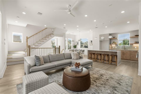 Photo of 606 Skyland Terrace Way, Houston, TX 77009 (MLS # 83564372)