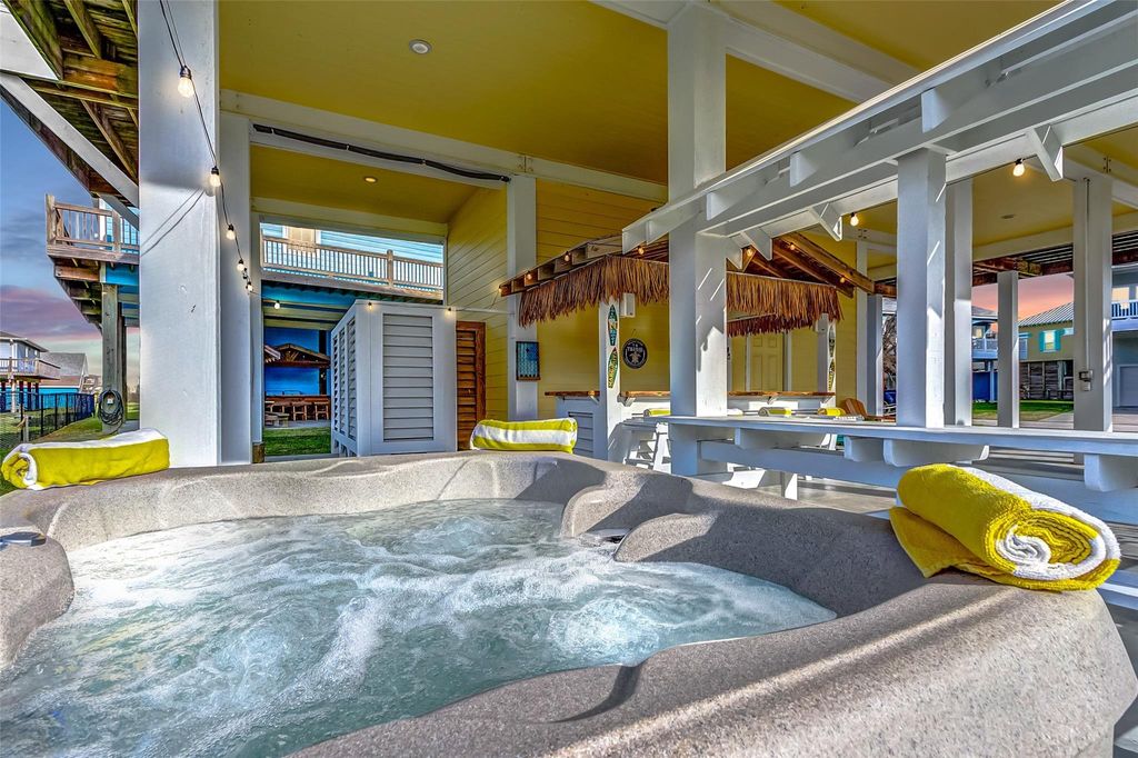 Photo of 983 S Redfish St, Crystal Beach, TX 77650 (MLS # 22345764)