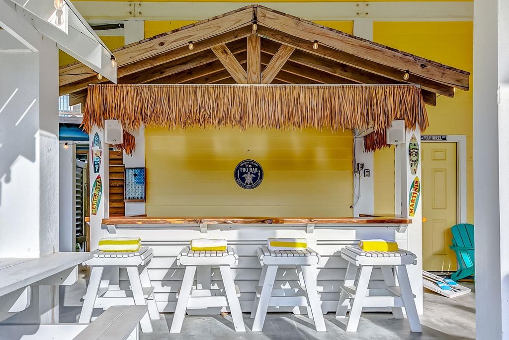 Photo of 983 S Redfish St, Crystal Beach, TX 77650 (MLS # 22345764)