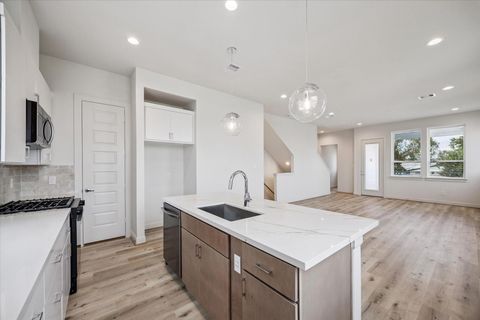 Tiny photo for 1808 Elysian Street, Houston, TX 77026 (MLS # 44843977)