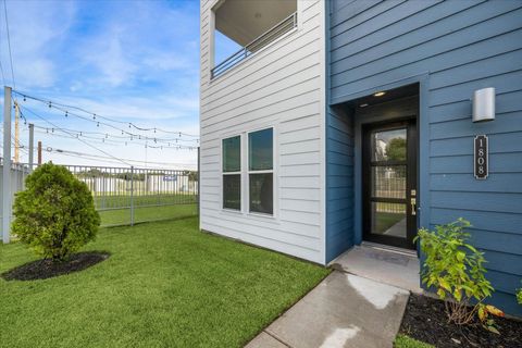 Tiny photo for 1808 Elysian Street, Houston, TX 77026 (MLS # 44843977)
