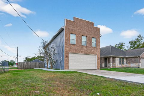 Photo of 146 Disney Street, Arcola, TX 77583 (MLS # 56781090)