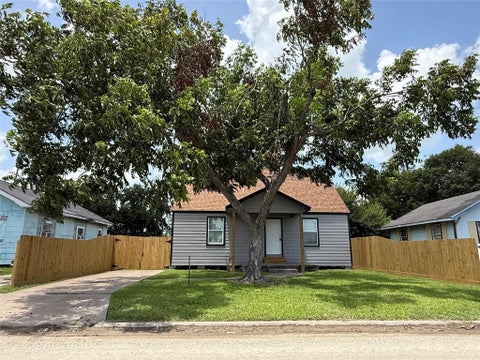 Photo of 2925 17th Street, Port Arthur, TX 77642 (MLS # 14460372)