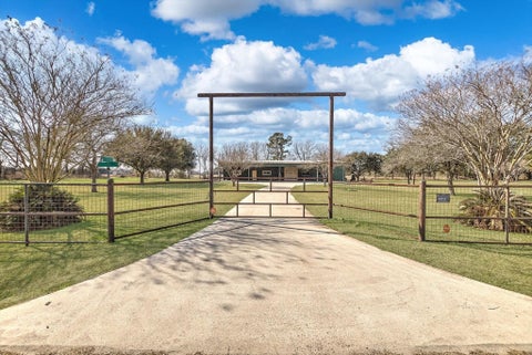 Photo of 1399 County Road 611, Dayton, TX 77535 (MLS # 82102570)