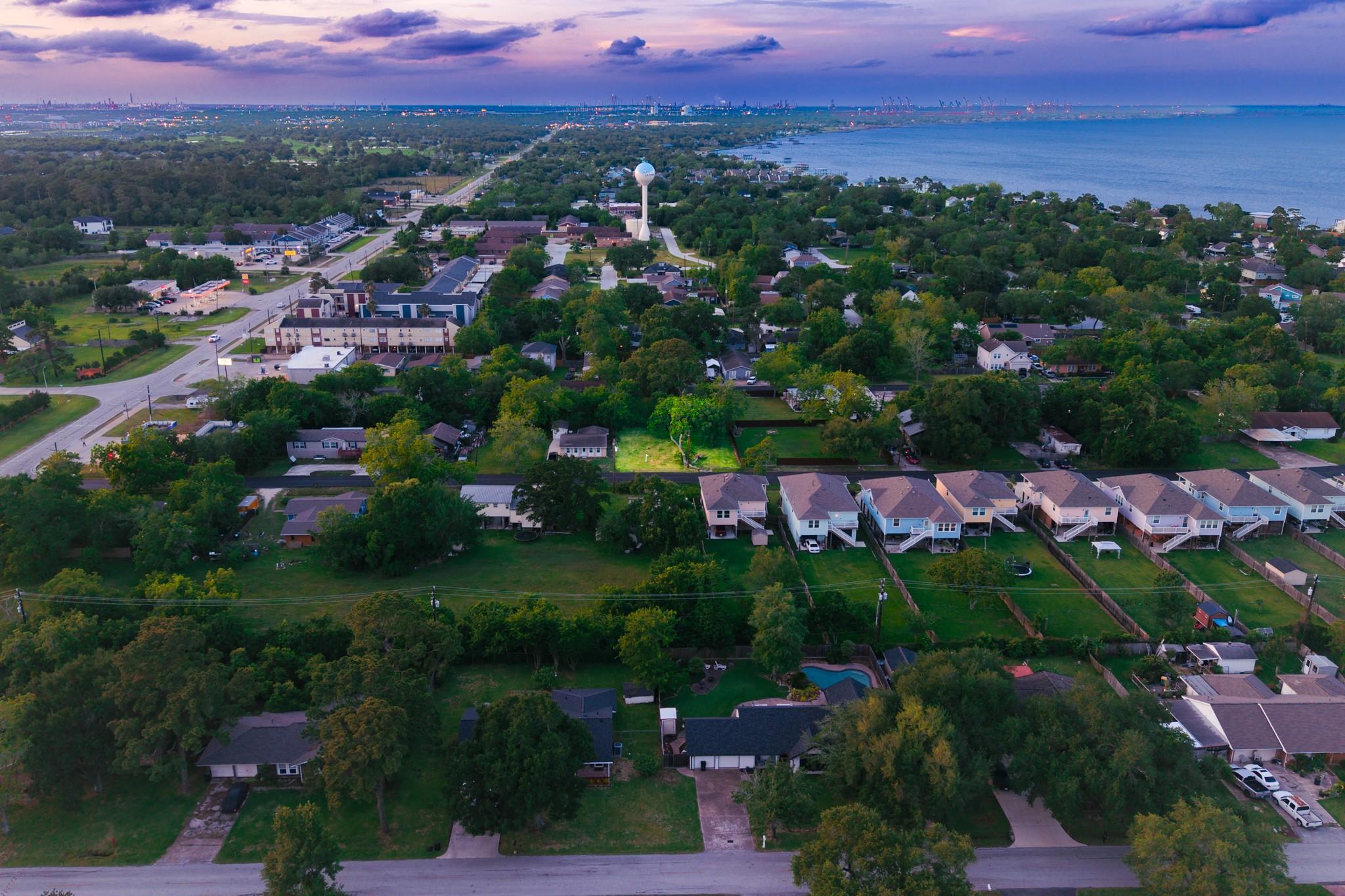 402 Bay Oaks Drive