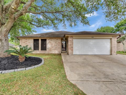 Photo of 101 N Wagon Lane, Angleton, TX 77515 (MLS # 10064119)
