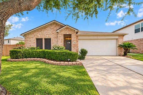 Photo of 4718 Glencastle Court, Houston, TX 77345 (MLS # 10491017)